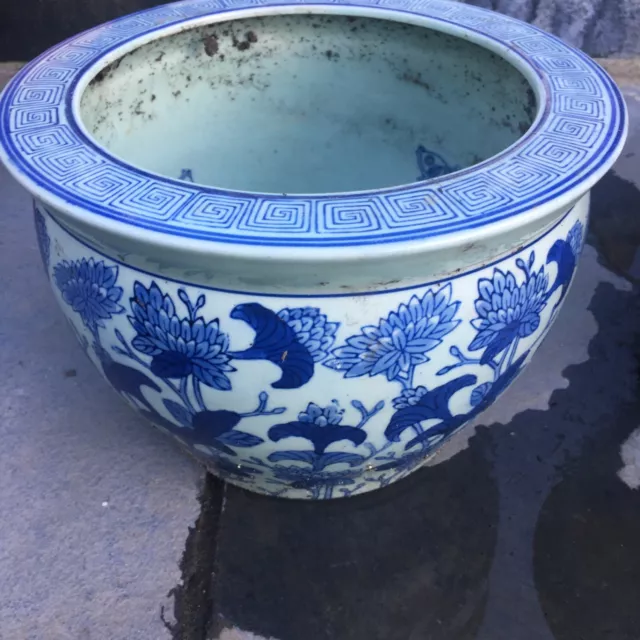 Garden pot/planter - blue and white leaf pattern- Chinese style