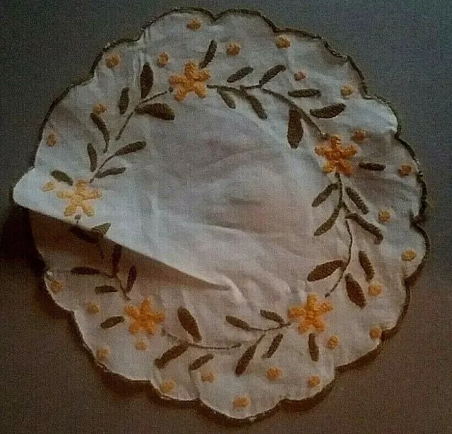 Small Doily Embroidered Tilly Yellow