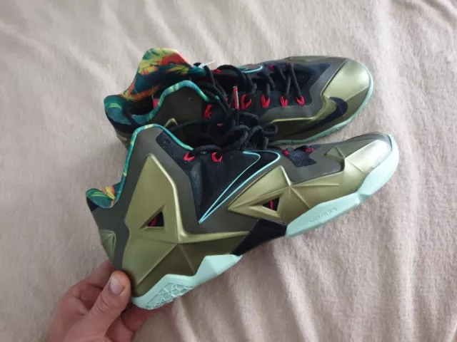 DS Men's NIKE LEBRON XI 'King's Pride' 2013 Trainers