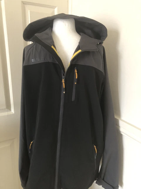 mountain warehouse softshell jacket Large (UK) Only