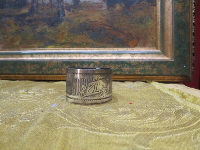 Rond de serviette en argent massif Minerve