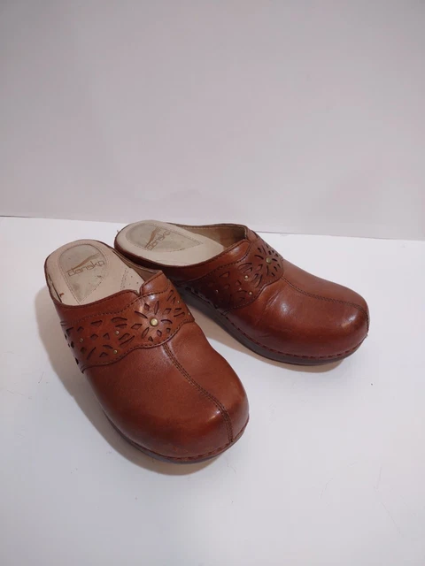 Dansko Shyanne Brown Leather Slip On Wedge Mule Clogs Tooled Leather Sz 38 7.5/8