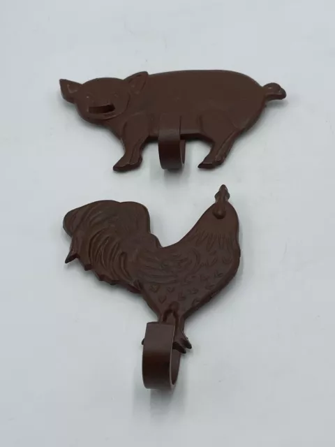 2 Vintage Cast Iron Wall Apron Hooks Chicken Pig Country Kitchen Farmhouse Decor