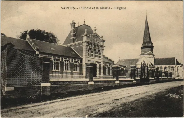 CPA SARCUS - L'École et la Maicie - L'Église (130608)