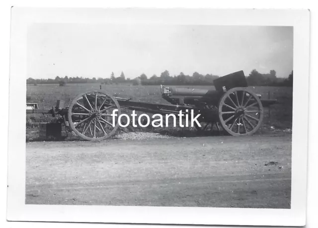 Foto  2 WK Belgien Grenze zu Frankreich Beute Geschütz nach Kampf Top