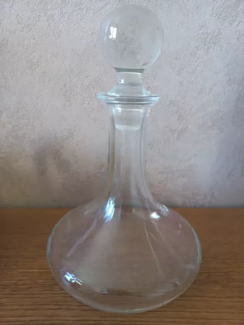 Ancienne Carafe En Verre  A Decanter  , Hauteur Environ 26 Cm Diamètre 17,3 Cm