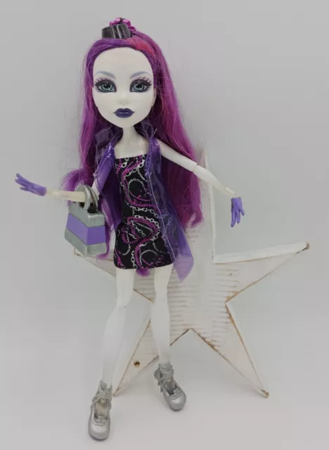 Monster High Doll Spectra Vondergeist Poupée Ghouls Night Out Mattel Imperméable