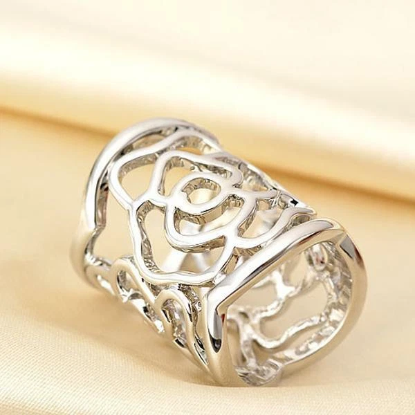 Frauen schicke hohle Blumenmuster Schal Schnalle Schal Ring Clip Schmuck