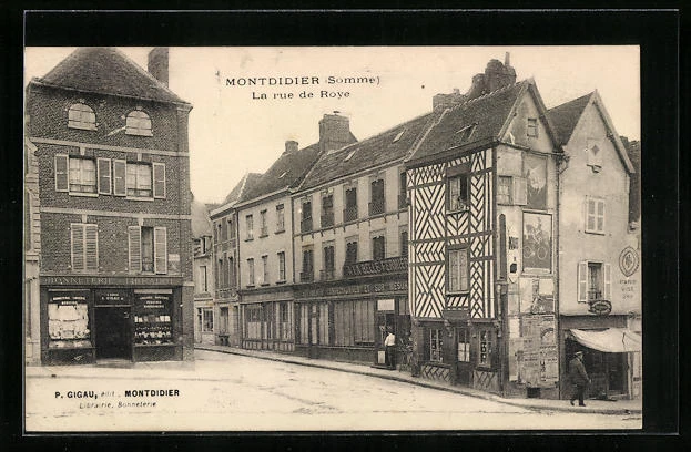 CPA Montdidier, La rue de Roye, view from the street