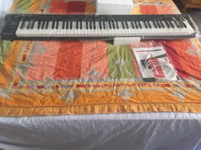 piano electrico con mesa de mezclas
