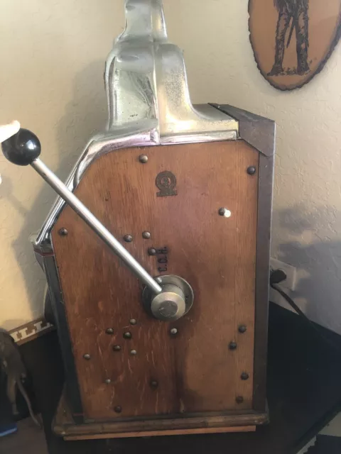 Vintage 1940’s Jennings Standard Chief Dime Slot machine. Is Not Working. 3