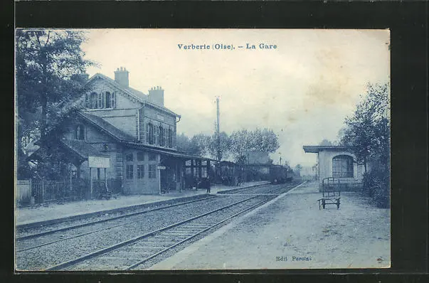 CPA Verberie, La Gare, le bâtiment de la Gare, Gepäckwagen