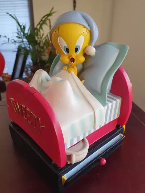 Extremely Rare! Looney Tunes Tweety in Bed Avenue of the Stars Figurine Statue