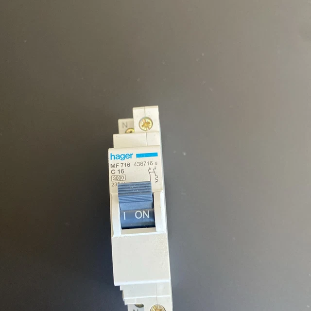 Interrupteur Hager 400V 25A – Bornes Décalées, Occasion En Bon état