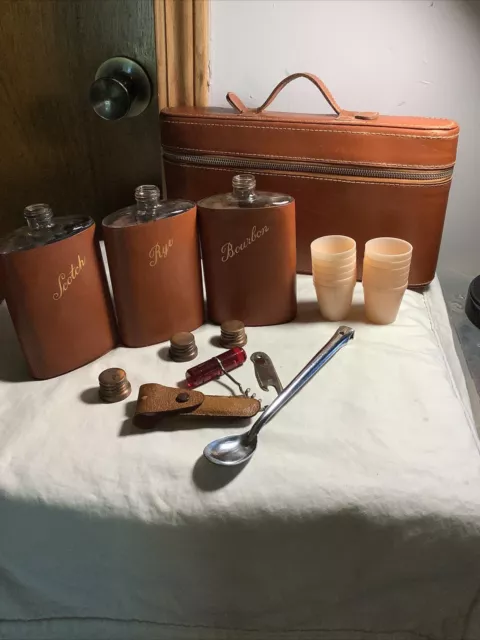 VINTAGE TRAVEL BAR Flask Set Scotch/Bourbon/Rye Leather Case Shot Cups ...