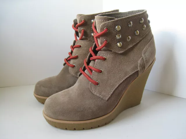 Guess Womens Wedge Ankle Boots Size 5.5 M Beige Suede Leather Booties  Gwhannela