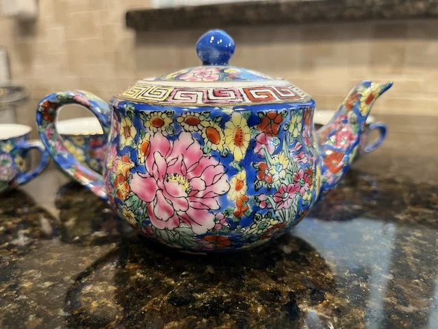 Vintage Chinese Small  Teapot With 4 Cups. Hand Painted. BEAUTIFUL SET!