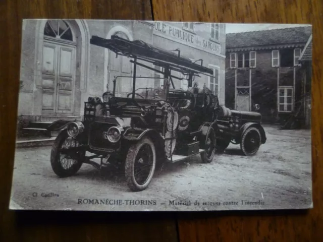 CPA carte postale Romanèche thorins camion pompiers cour de la mairie