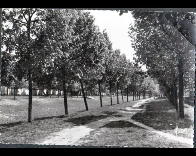 MONTGERON (91) PELOUSE / Avenue de la GRANGE animée