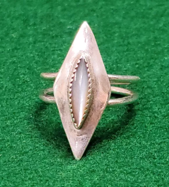 Old Vintage Native American Sterling Silver White Mother-of-pearl Ring Size 7.75