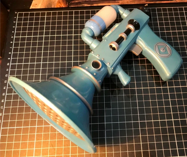 VTG DESPICABLE ME Fart Blaster Gun Universal Studios Thinkway Toys