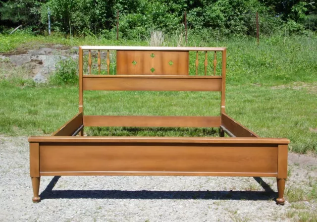 Vintage Mid Century Modern American of Martinsville Walnut Full Double Bed
