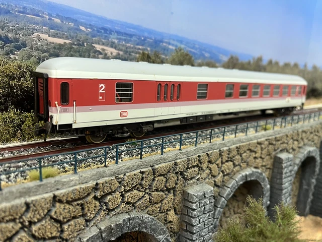 Voiture Voyageurs Roco EUROFIMA Z1 OBB (2ème Classe) - Echelle HO - Rouge/gris