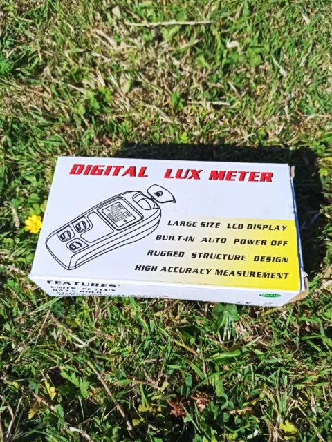 Digital lux meter