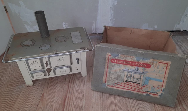 TRÈS ANCIENNES CUISINIÈRE de poupée tôle peinte et acier. Décor:Bluets de France EUR 360,00 - FR