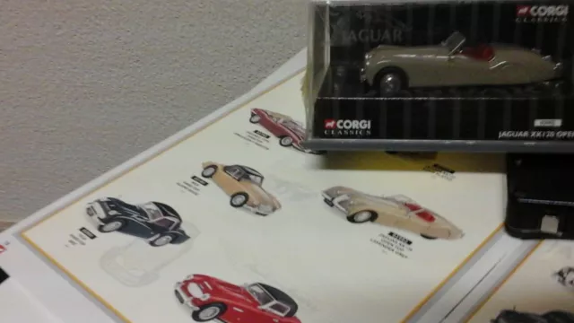 Corgi Toys Jaguar XK 120 open top - grise.. Boîte. 2