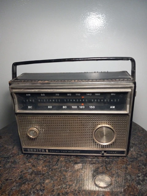 Vintage Zenith Deluxe Royal 755M Portable Transistor Radio(Not Working) Vintage Zenith Deluxe Royal 755M Portable Transistor Radio(Not Working)