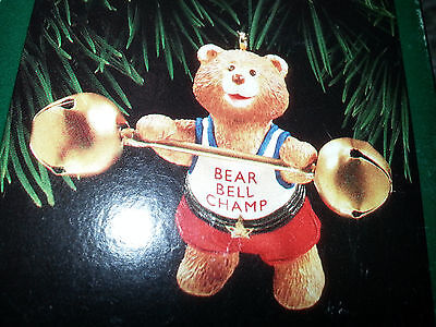 Hallmark Ricordo 1992 Orso Bell Champ Peso Sollevamento Natale Ornamento Vtg New