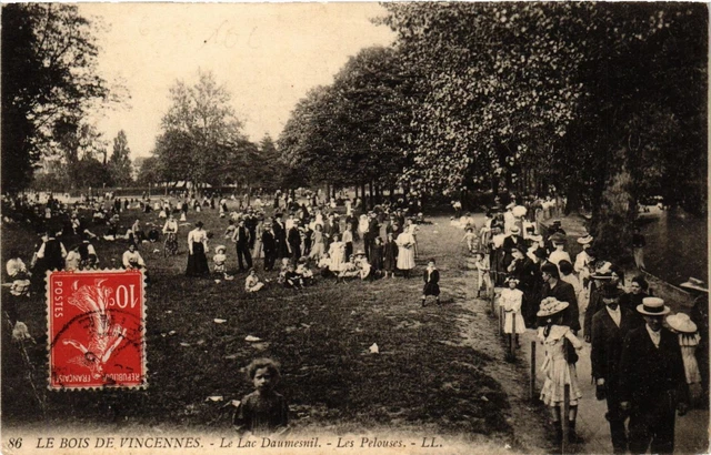 CPA Bois de Vincennes - Le Lac Daumesnil - Les Pelouses (259980)