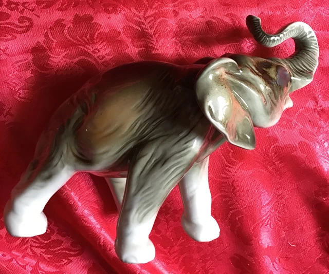 Elefante in ceramica Royal Dux Bohemia mancano zanne zampa da restaurare