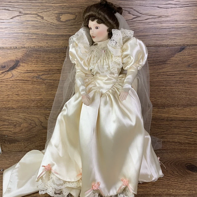 Ashton-Drake Galleries Elizabeth's 1900's Wedding Dress Porcelain Doll 19"