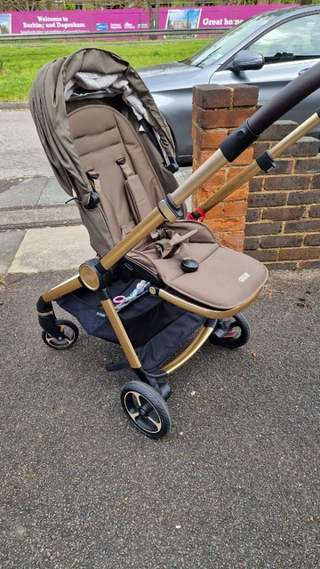 Mama and Papas Strada pushchair