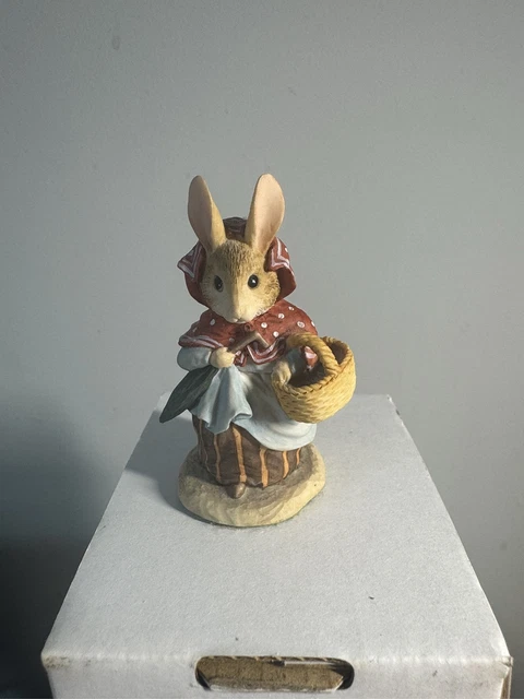 ボーダーファインアーツ Mrs Rabbit at work BORDER FINE ARTS Beatrix Potter Figurine Mrs Rabbit at work £9.73