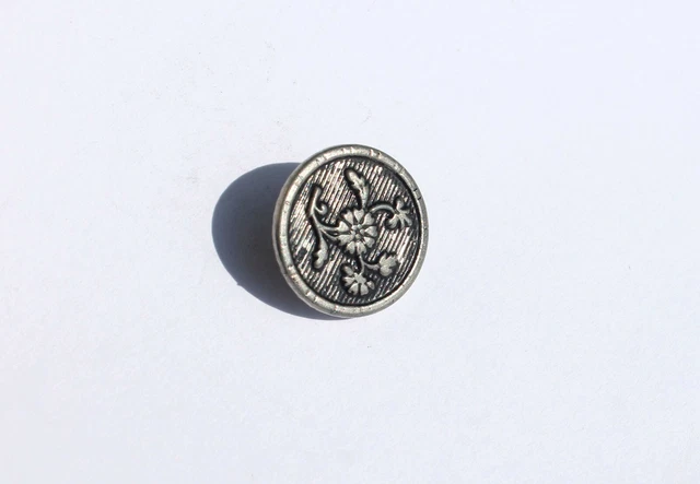 Bouton Ancien Métal Argenté - Guerrier Avec Casque 30mm - France