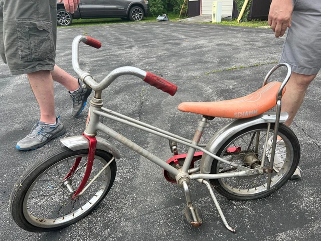 Vintage 1979 Schwinn Sting Ray Pixie Banana Seat 16" Bicycle Vintage 1979 Schwinn Sting Ray Pixie Banana Seat 16" Bicycle