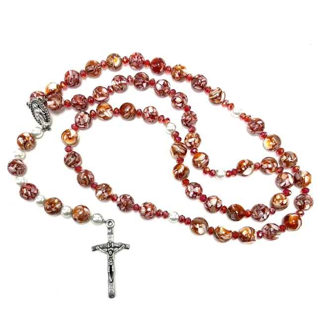 Rosario católico vintage con cuentas de vidrio artístico confeti rojo