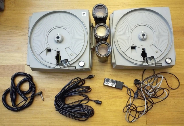 Vintage Kodak Ektagraphic Projectors (2) Model B2 w/ remote and Case