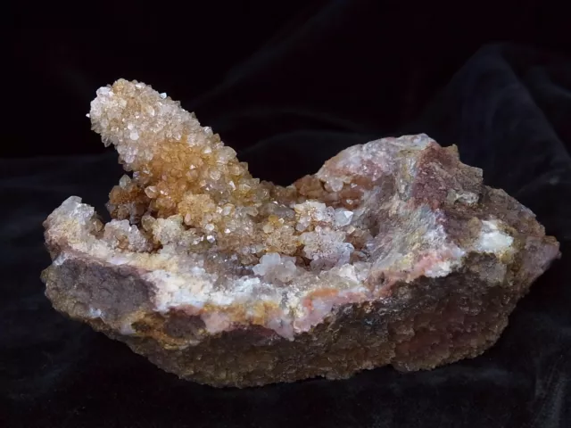 Hübsche Eisenkiesel Stalaktit Kristall Stufe