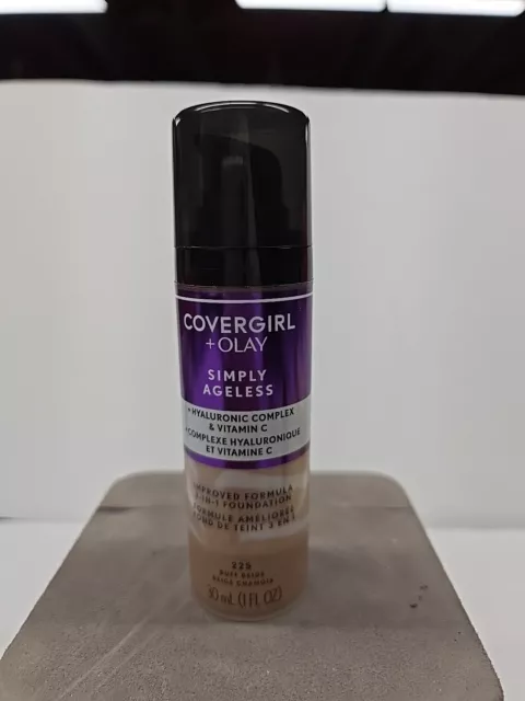 COVERGIRL & Olay Simply Ageless 3-in-1 Liquid Foundation - Buff Beige 225