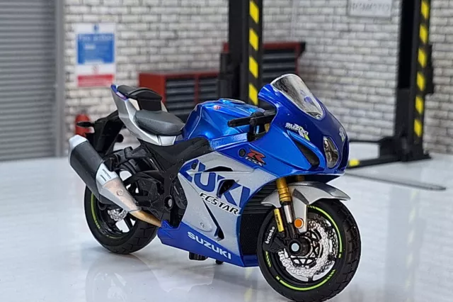 Suzuki GSX-R1000 R 2021 Silver/Blue 1:18 Scale Motorcycle