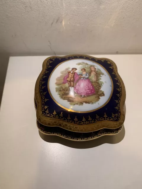 BONBONNIERE EN PORCELAINE DE LIMOGES  Bijoux Pilulier Boîte Vintage