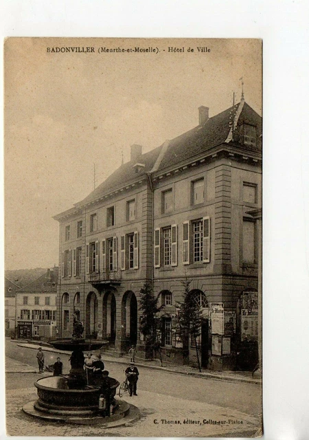 BADONVILLER - Meurthe et Moselle - CPA 54 - l' Hotel de ville et la fontaine