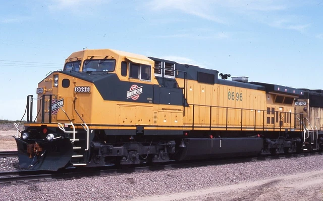 Chicago & North Western D9-44CW 8696 Orig Kodachrome Slide G5