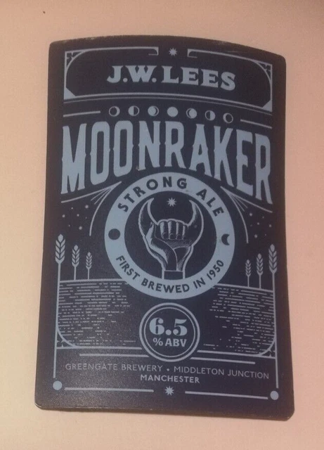 J W LEES Brauerei MOONRAKER Pumpenclip Ale Bierabzeichen vorne Manchester