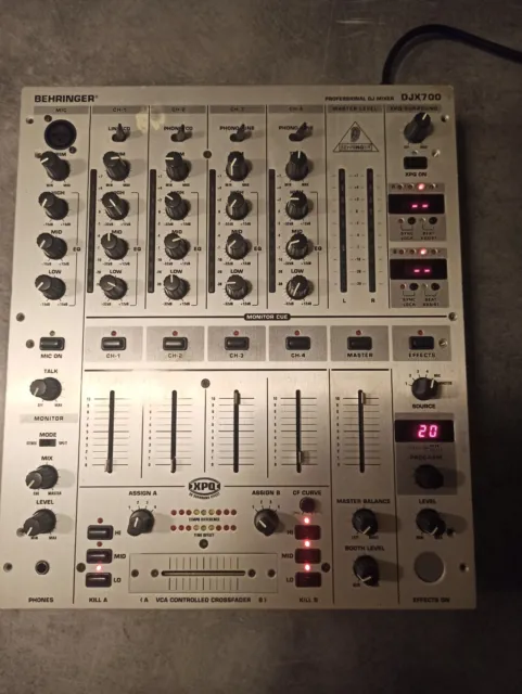 La Boite Noire du Musicien - Model 1.4 : une table de mixage analogique  pour DJ
