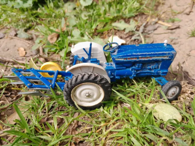 Tracteur jouet radiocommandé 1/24 avec charrue KO6638H